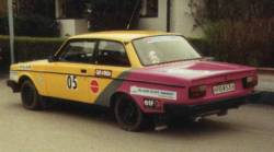 Bilen köptes 1993, lackerades lila 1994 efter kontakt med telestolpe på natt-tävling